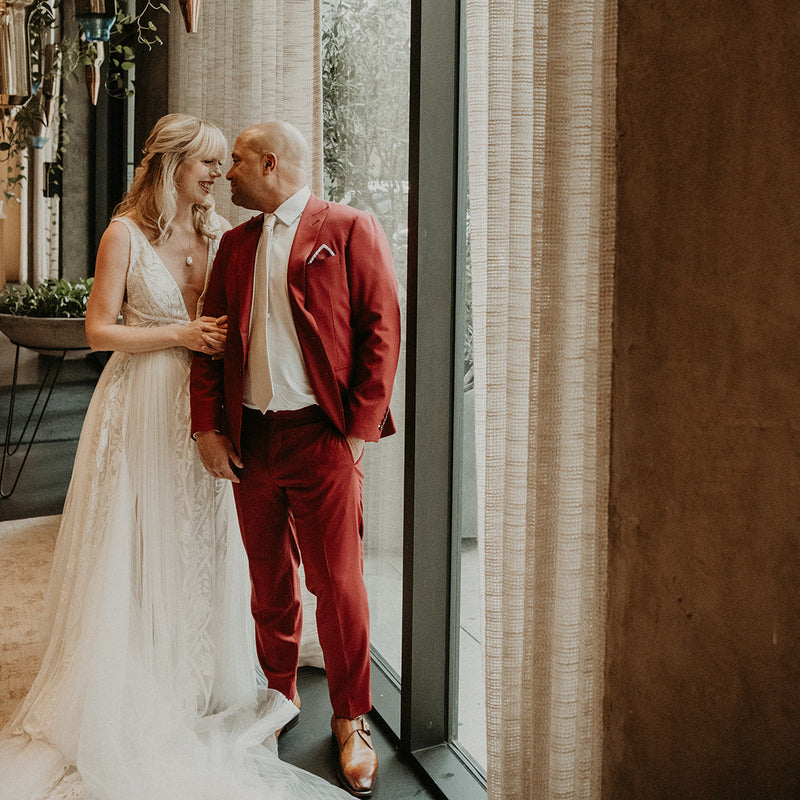 wedding couple portrait at umlauf sculpture garden